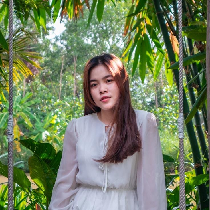 Jamie Chen, Client Relations Director, discussing corporate gifting strategy with business clients